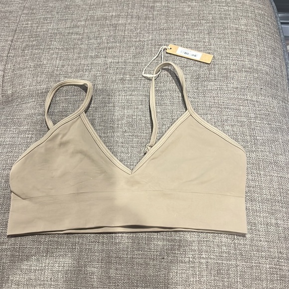 Skims Smoothing Bralette Sporty - Picture 7 of 16